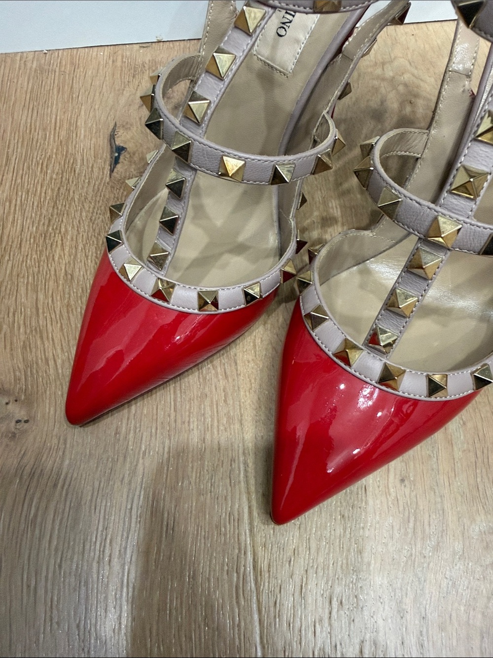 Valentino Garavani Red Patent Leather Rockstud T-Strap Pumps 36.5 - Picture 2 of 5